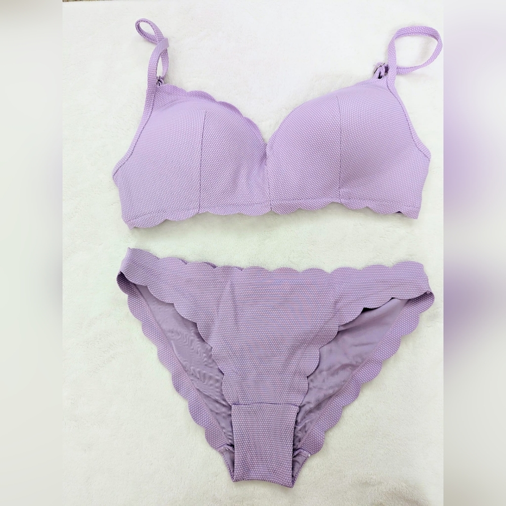 H&M Scalloped Edge Bathing suit in Lilac Size 34B top and Size 4 bottoms